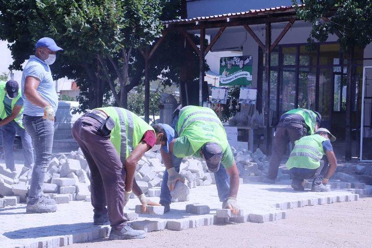 Güzelçamlı Liman caddesinde parke taşı çalışmaları sürüyor G2