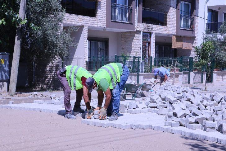 Güzelçamlı Liman caddesinde parke taşı çalışmaları sürüyor G4