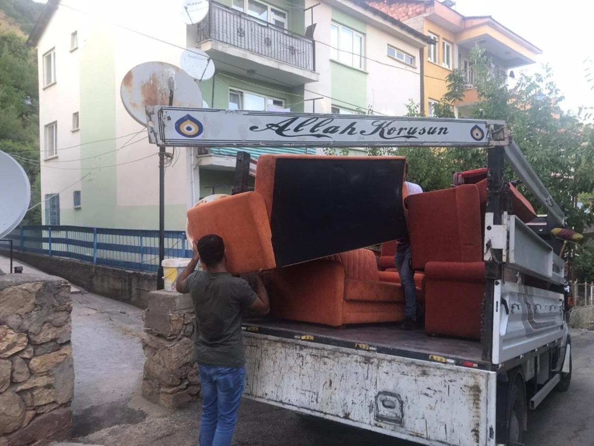 G&ouml;n&uuml;ll&uuml; grup, tayini &ccedil;ıkan memurların eşyalarını ihtiya&ccedil; sahiplerine ulaştırdı