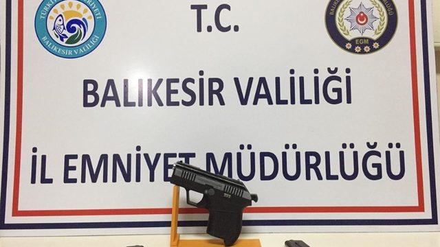 Balıkesir polisi 8 silah ele geçirdi