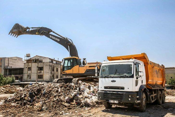 Buca’da 5 bin 400 tonluk kaçak moloz operasyonu G4