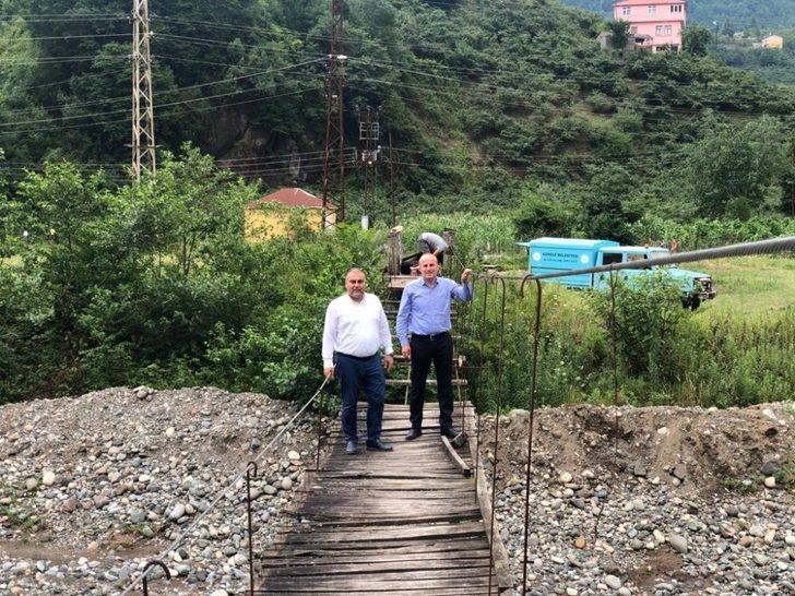 Mahalle sakinleri tarafından yıllar önce yapılan asma köprü onarılıyor G2