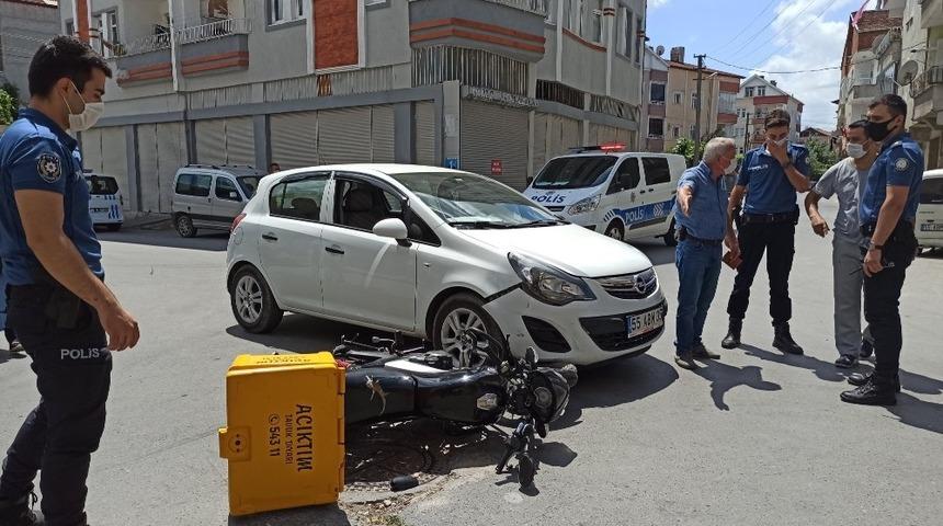 Otomobil motosikletle &ccedil;arpıştı: 1 yaralı