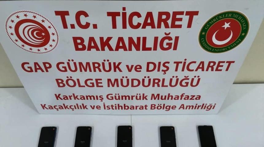 Sınır kapısında 5 adet telefon ele ge&ccedil;irildi