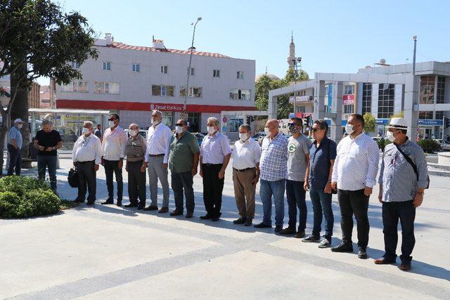 Sökeli Gazeteciler 24 Temmuz nedeniyle çelenk sundu