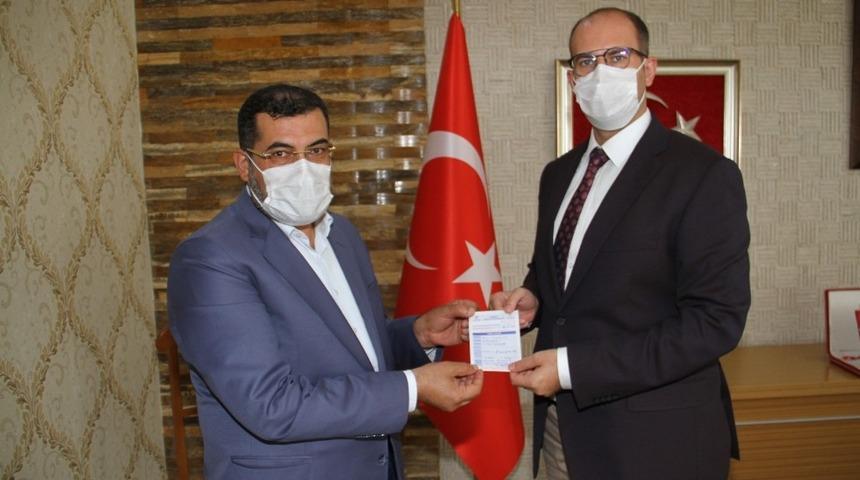 Kaymakam Türkmen, Türkiye Diyanet Vakfına kurban bağışında bulundu