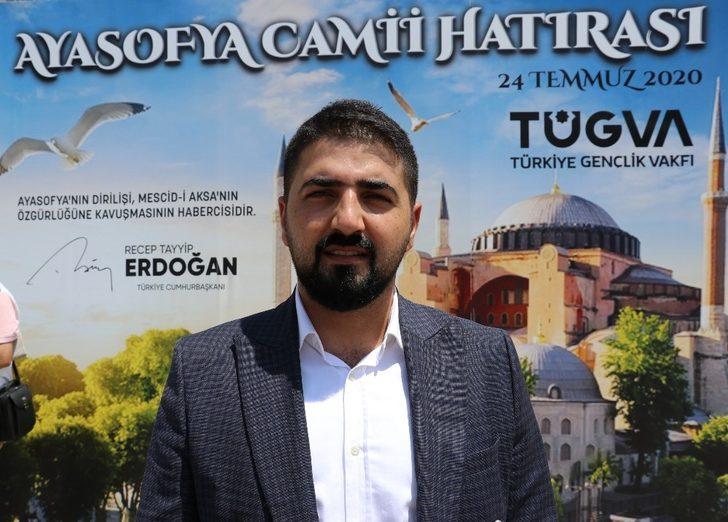 Van’da Ayasofya-i Kebir Cami-i Şerifi’nin ibadete açılması nedeniyle tatlı dağıtıldı G4