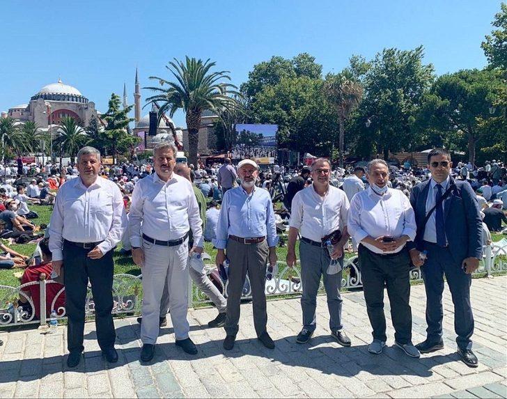 Başkan Çolakbayrakdar, Ayasofya’da kılınan ilk Cuma Namazına katıldı G3