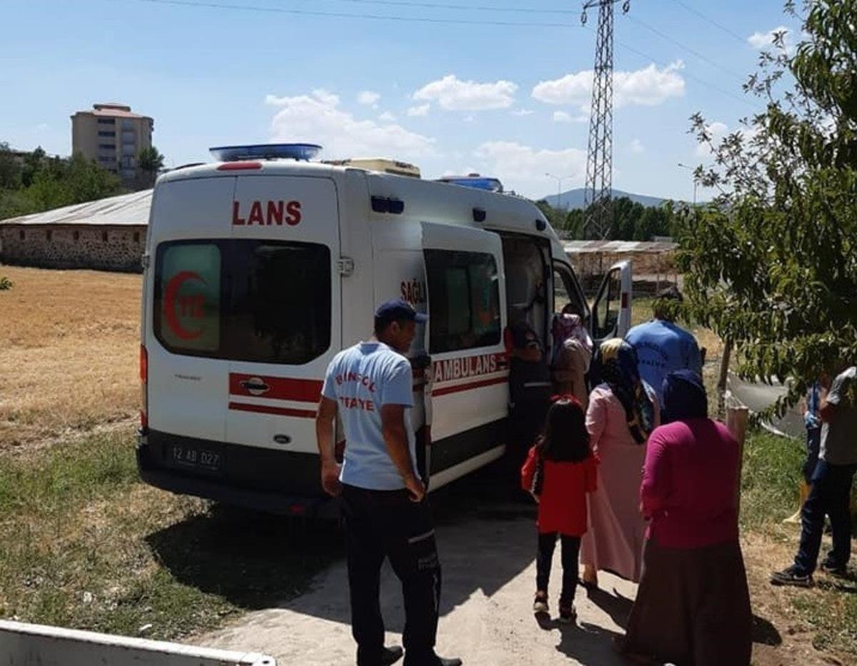 Bing&ouml;l&rsquo;de eli kapıya sıkışan &ccedil;ocuğu itfaiye kurtardı