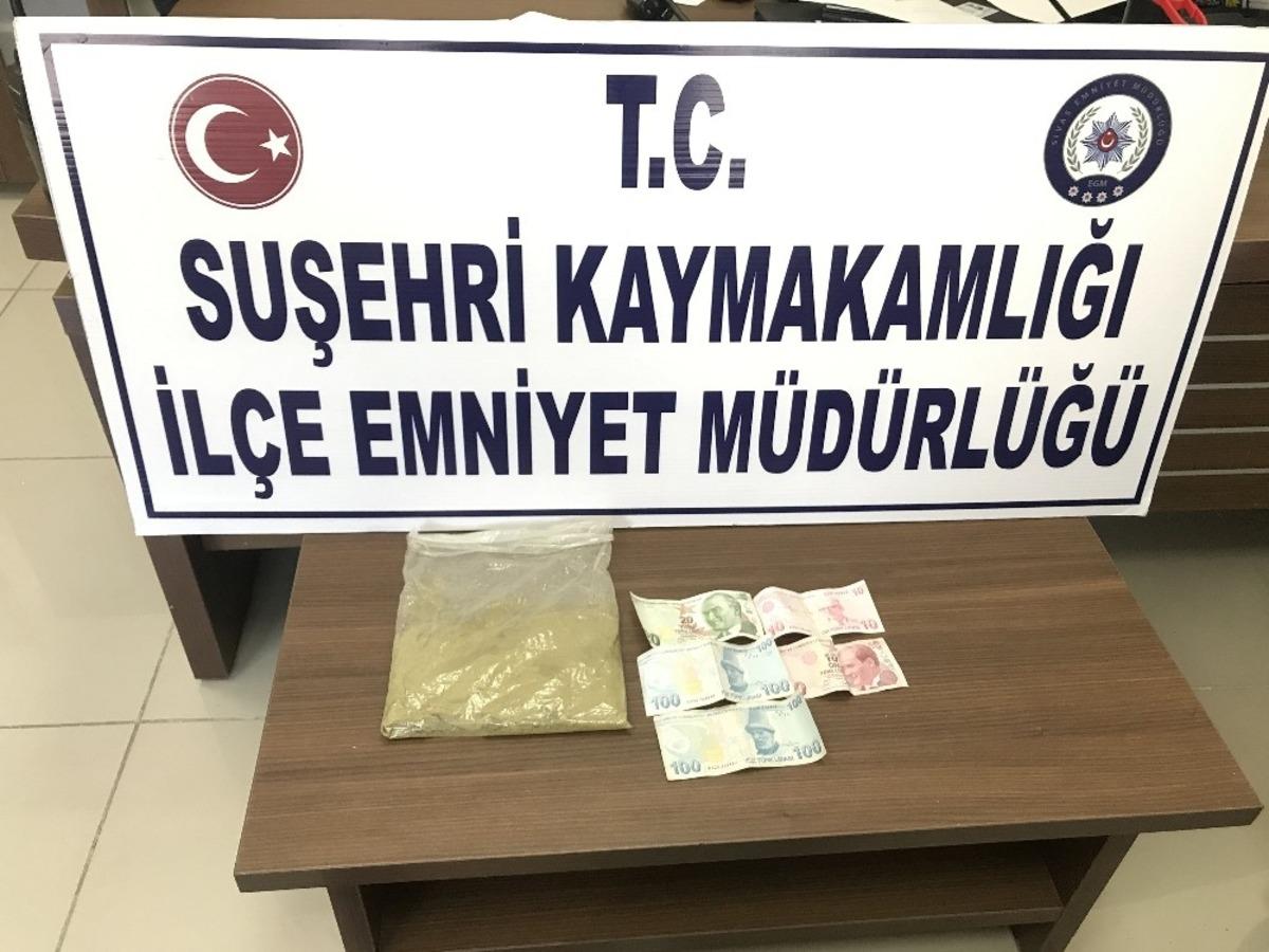 Sivas&rsquo;ta 219 gram esrar ele ge&ccedil;irildi