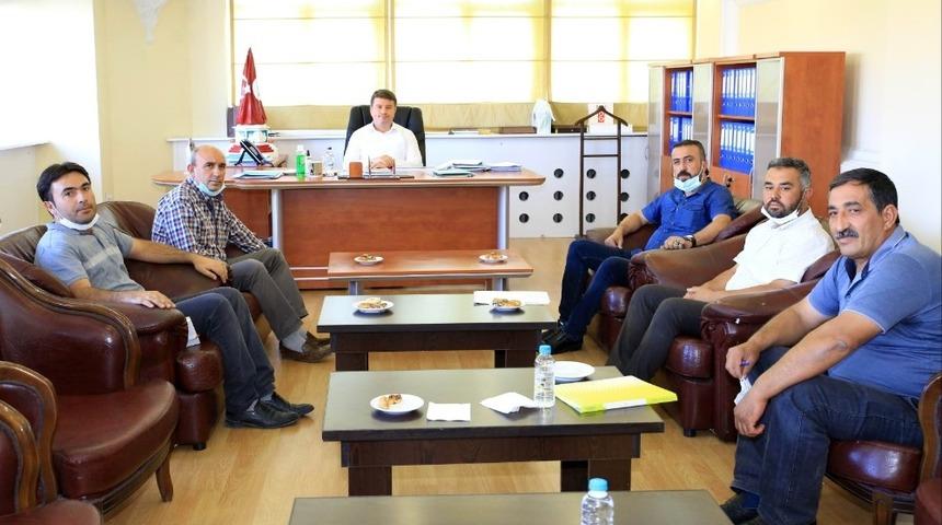 Başkan Din&ccedil;er mahalle mahalle muhtarlarını dinledi