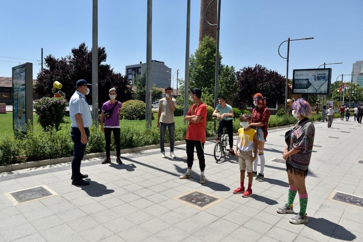 Tepebaşı zabıtası Korona vir&uuml;se karşı uyarıyor