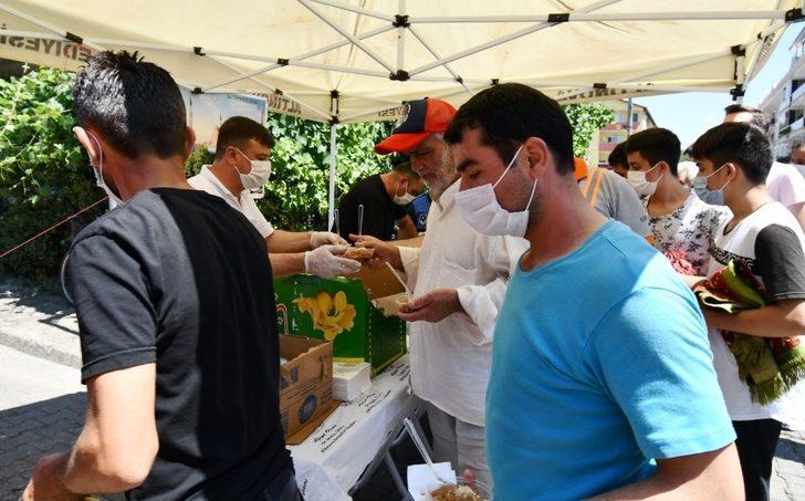Altınova’da Ayasofya için helva dağıtıldı G3