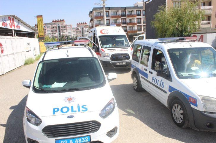 Genç kadın, köprülü kavşaktan atlamak istedi G4