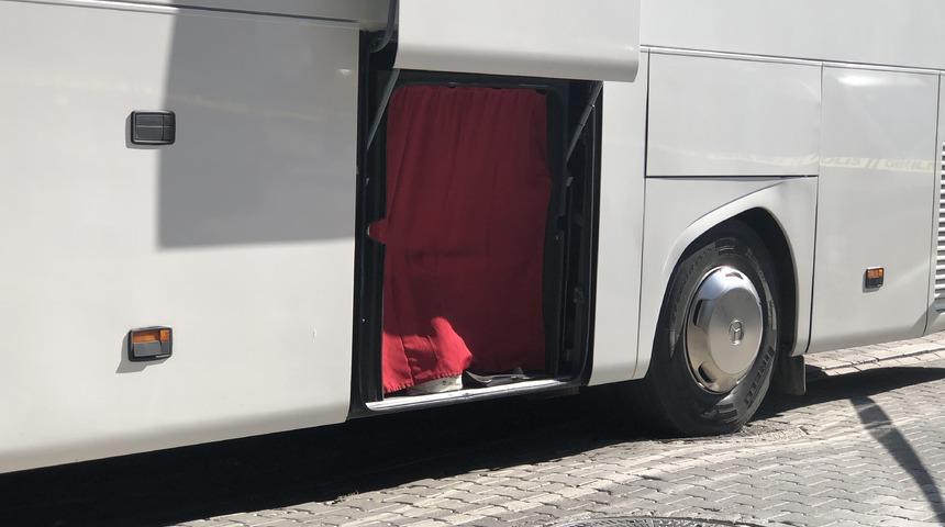 Park halindeki yolcu otob&uuml;s&uuml;nde şof&ouml;r&uuml;n ş&uuml;pheli &ouml;l&uuml;m&uuml;