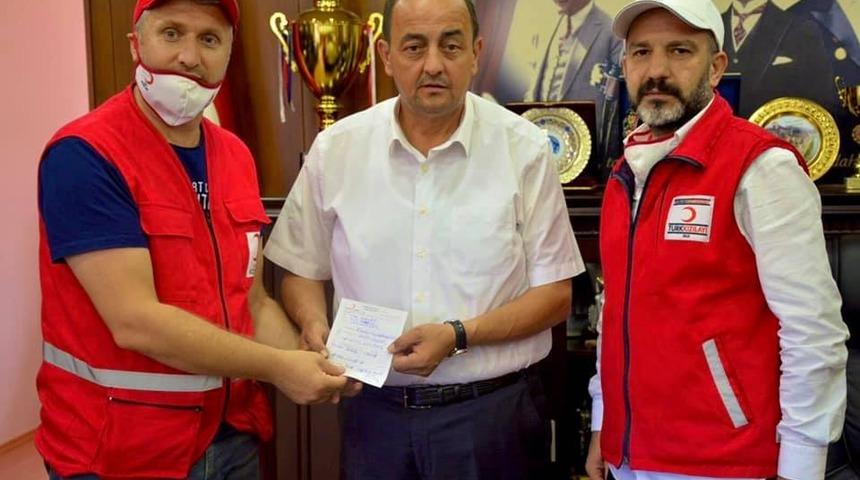 Başkan Demirtaş kurban bağışını Kızılay’a yaptı