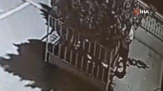 Maske ve şapkayla gizlenebileceklerini sandılar ama... Atatürk büstlerini böyle çaldılar!