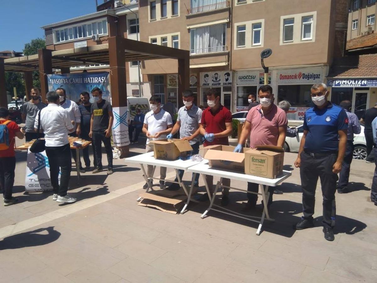 Ayasofya-i Kebir Cami-i Şerifi i&ccedil;in helva ikramı