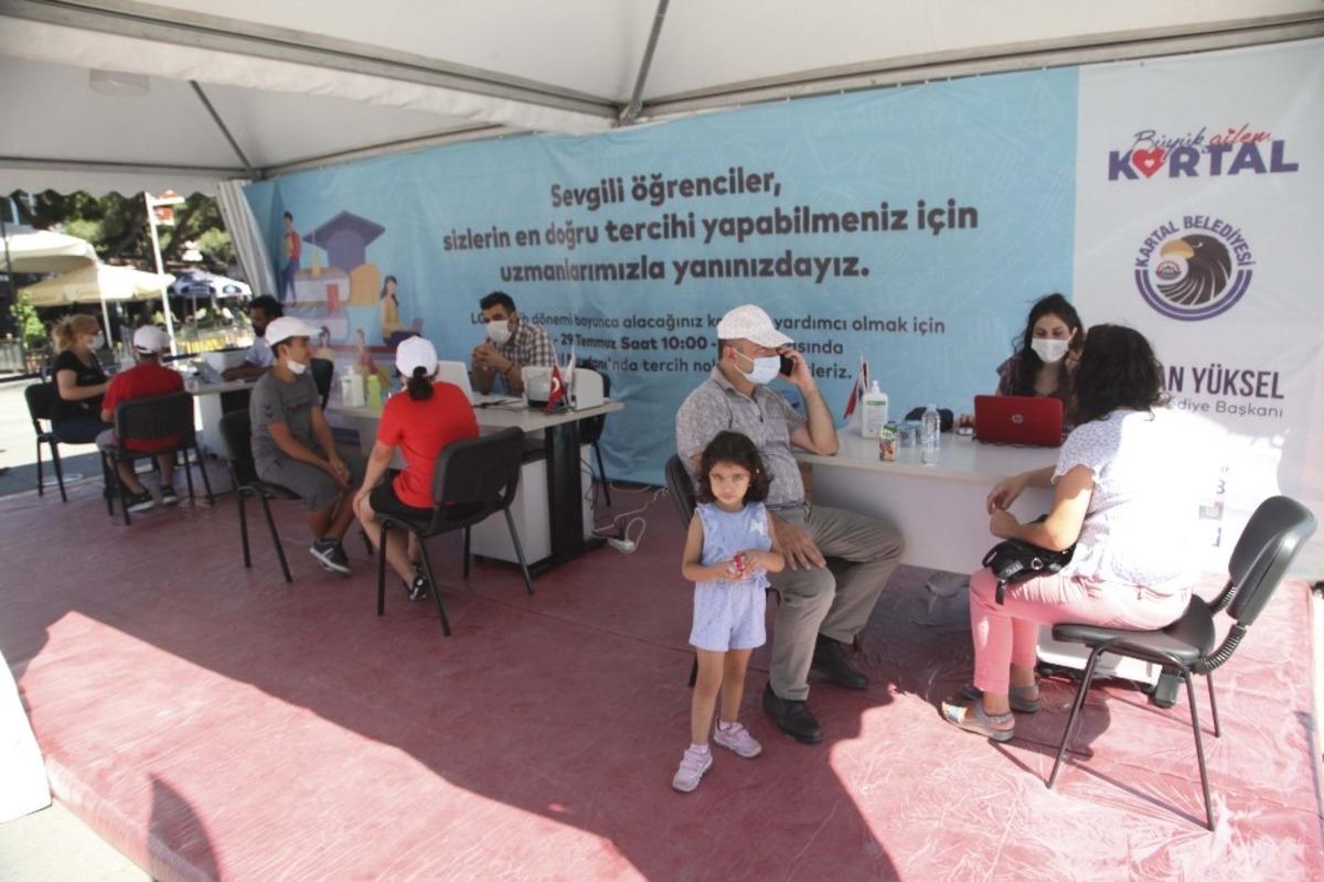 Kartal Belediyesi LGS Tercihleri s&uuml;resinde &ouml;ğrencilerin yanında