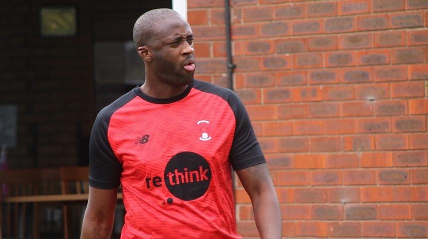 Yaya Toure 4. Lig ekibi Leyton Orient'te antrenmanlara çıkıyor