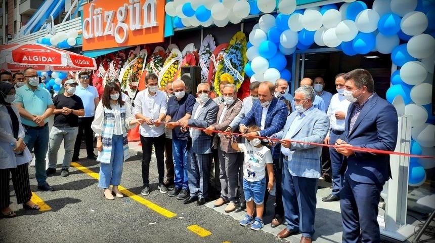 D&uuml;zg&uuml;n market 18&rsquo;nci şubesini t&ouml;renle a&ccedil;tı