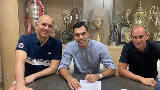 Olympiakos, Fenerbahçe Beko ile yollarını ayıran Kostas Sloukas ile sözleşme imzaladı.