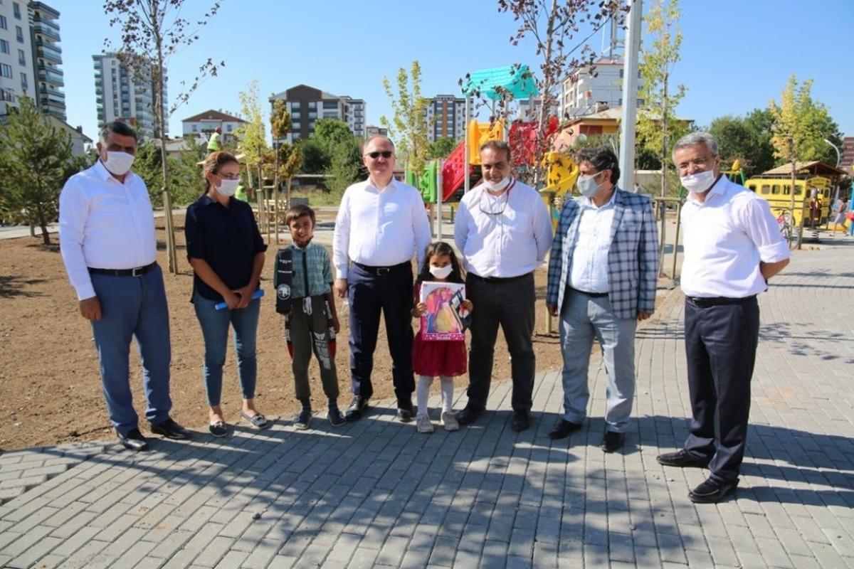 5 bin metrekarelik Kardeşler parkının yapımı s&uuml;r&uuml;yor