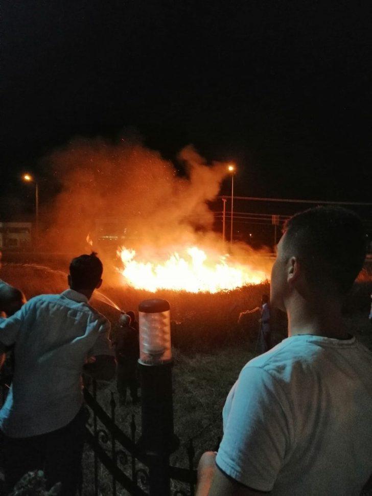 Balıkesir’de ot yangını geceyi aydınlattı G2
