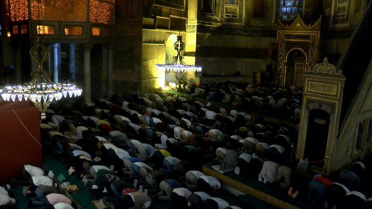 Ayasofya Camii'ne ziyaretçi akını gece de sürdü G4