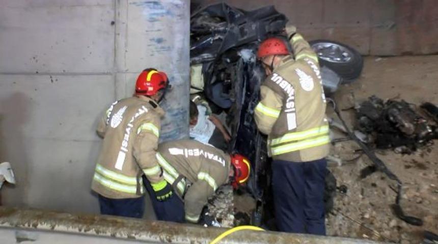 İstanbul'da feci kaza! &Ouml;l&uuml; ve yaralılar var