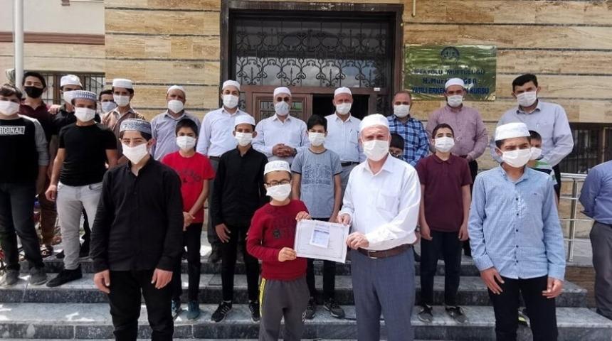 Kur&rsquo;an kursu &ouml;ğrencilerinden anlamlı destek