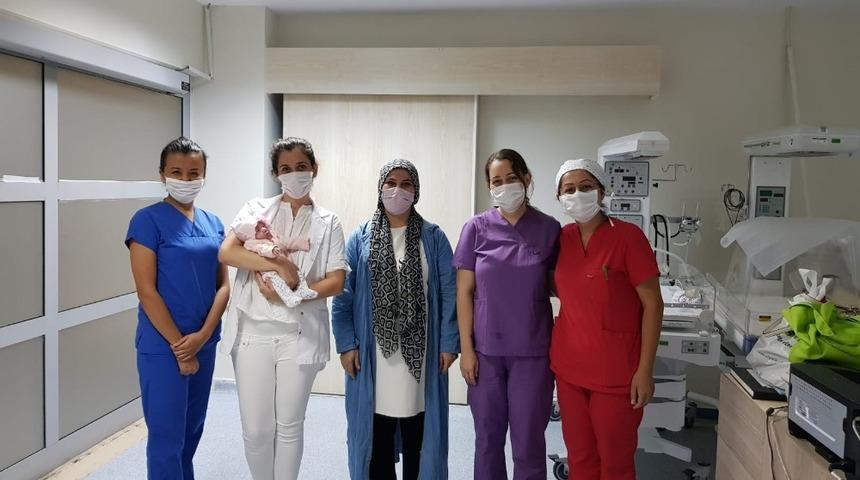 Aydın&rsquo;da 1 kilo 50 gram olarak d&uuml;nyaya gelen bebek taburcu oldu