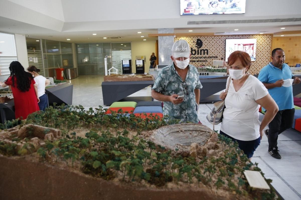 Tarihi mekanların maketleri B&uuml;y&uuml;kşehir fuayesinde