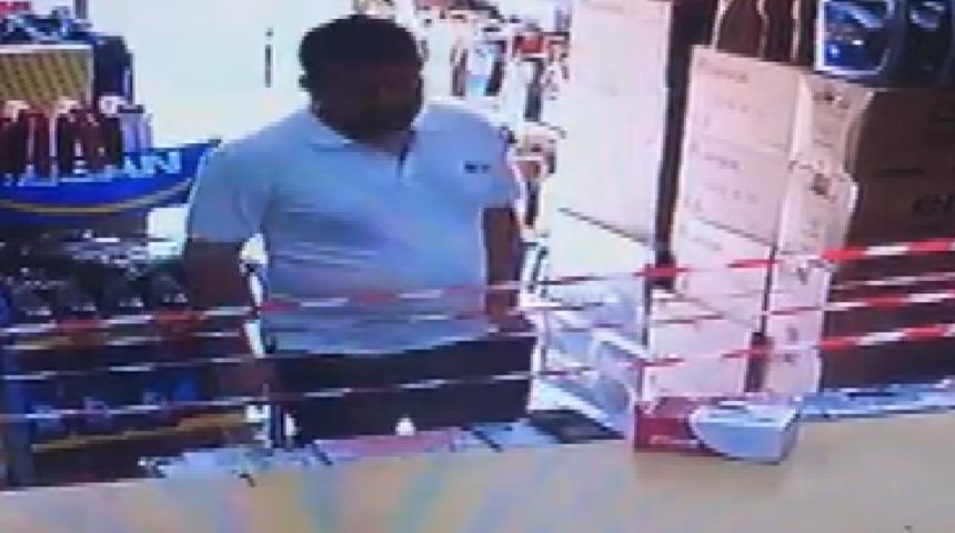 Arnavutk&ouml;y'de m&uuml;şterinin unuttuğu telefonu &ccedil;alan kişi b&ouml;yle g&ouml;r&uuml;nt&uuml;lendi