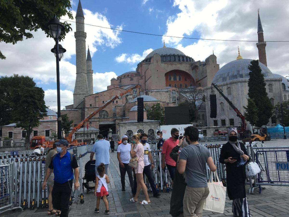 Ayasofya&rsquo;da yerli ve yabancı turist yoğunluğu
