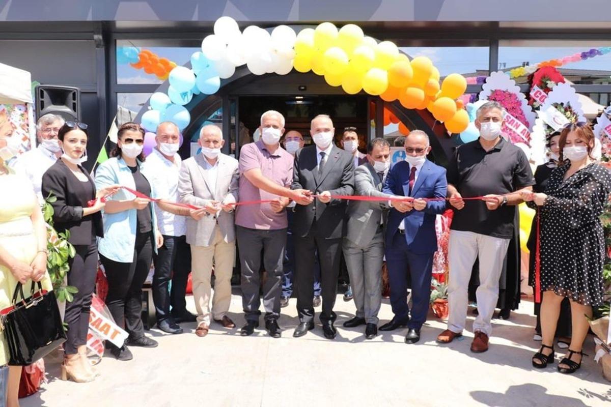 Başkan &Ouml;zl&uuml; Market a&ccedil;ılışı yaptı