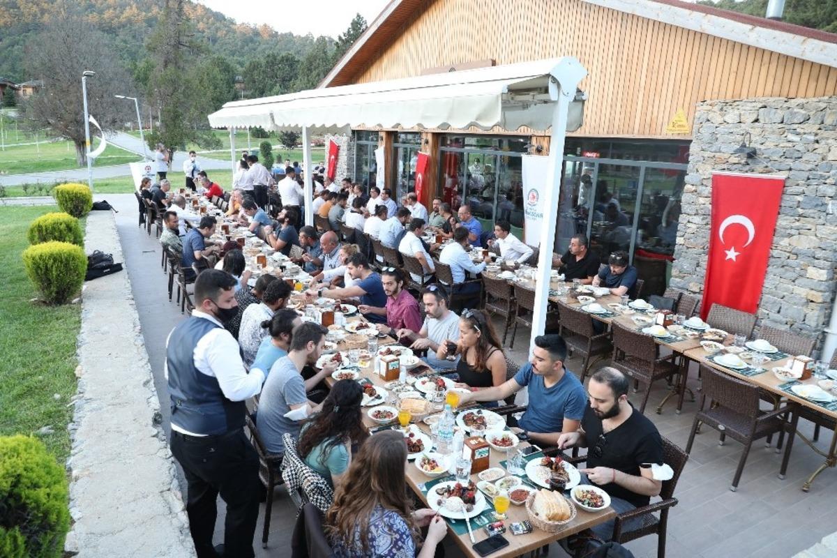 Denizli B&uuml;y&uuml;kşehir basın &ccedil;alışanlarını Bağbaşı Yaylasında ağırladı