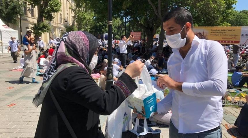 Kilis Belediyesi Ayasofya&rsquo;da maske dağıttı
