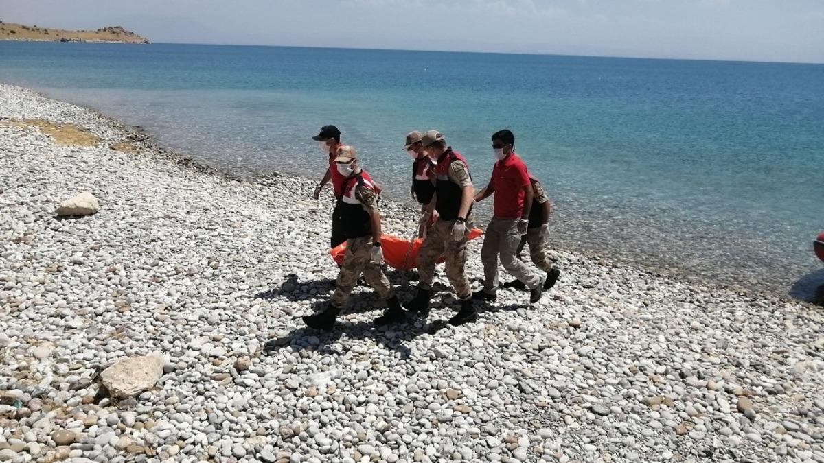 Van G&ouml;l&uuml;&rsquo;nden &ccedil;ıkan cenaze sayısı 61&rsquo;e y&uuml;kseldi