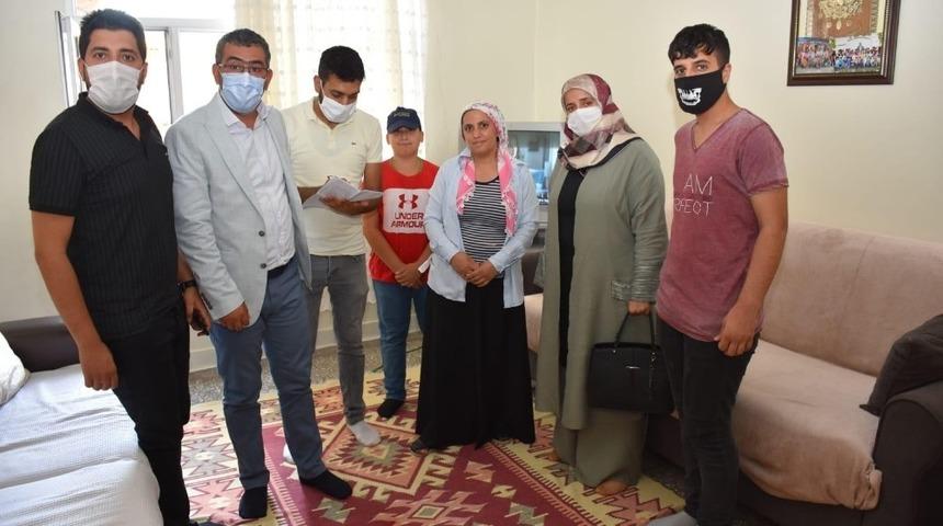 Başkan Gezer, parti &uuml;yelikleri i&ccedil;in ev ev gezmeye devam ediyor