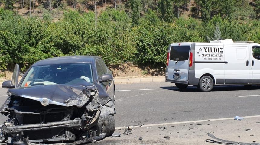 Uşak&rsquo;ta trafik kazası; 4 yaralı
