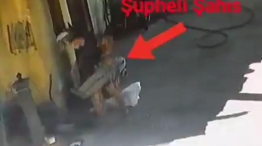 Tamir at&ouml;lyesindeki hırsızlık anları g&uuml;venlik kamerasında