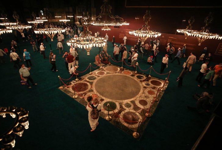 Ayasofya Camii'nde bir tek oraya halı serilmedi! İşte nedeni G3