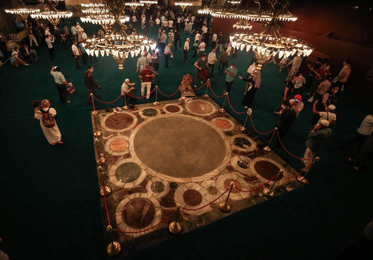 Ayasofya Camii'nde bir tek oraya halı serilmedi! İşte nedeni