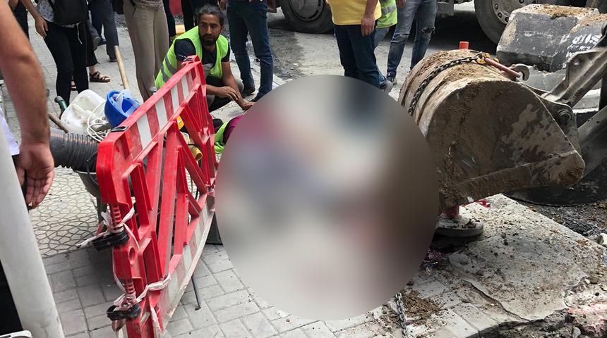 Bakırköy'de arıza yapan iş makinesinin kepçesi altında kalan işçi hayatını kaybetti