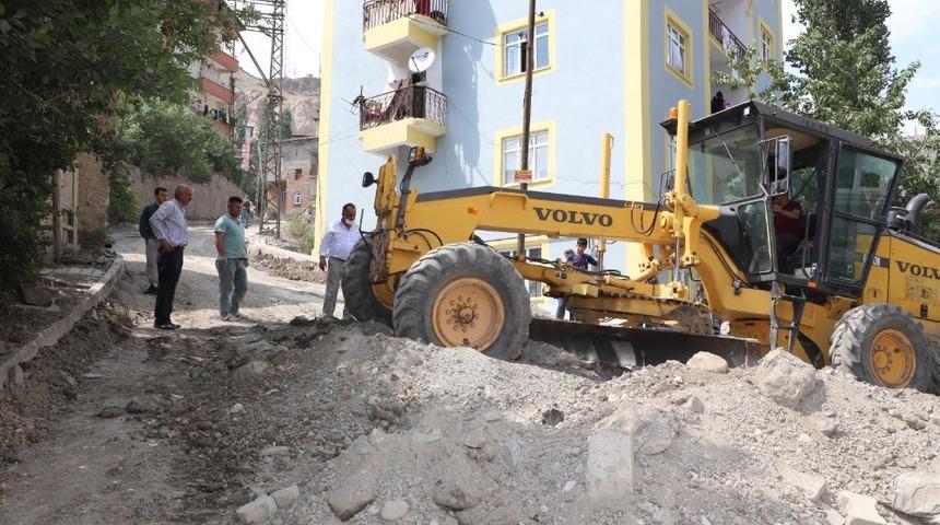 Hakkari&rsquo;de sıkıştırılmış beton &ccedil;alışması s&uuml;r&uuml;yor