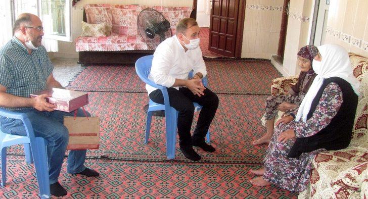 Görme engelli kadına elektronik Kur’an-ı Kerim hediyesi G2