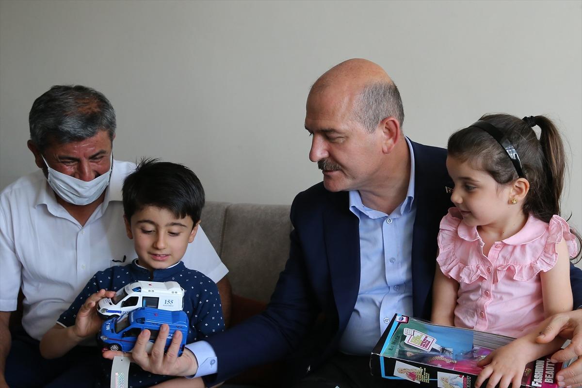 İ&ccedil;işleri Bakanı Soylu'dan, 15 Temmuz şehidi ikiz polislerin ailesine ziyaret