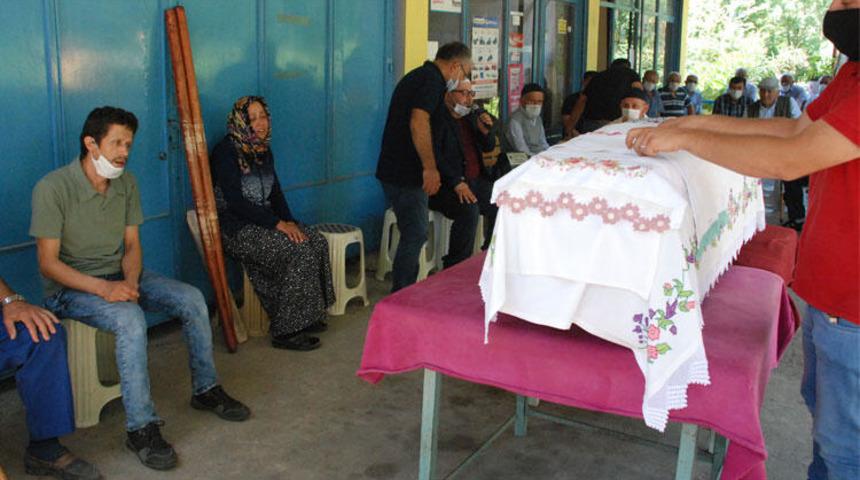 Kayınpederinin tilki zannederek &ouml;ld&uuml;rd&uuml;ğ&uuml; gelin son yolculuğuna uğurlandı