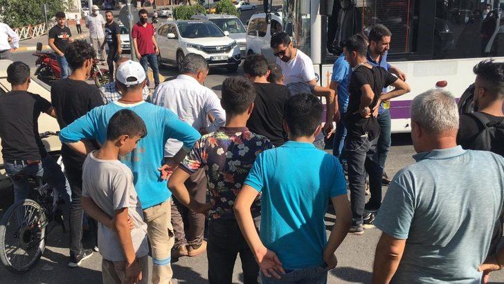 Şanlıurfa’da otomobil motosiklete çarptı: 1 yaralı G2